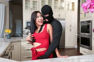 Ngày 13 tháng 7 năm 2023_Kiểm soát vớ chị em