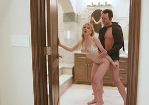 Người yêu của chị gái nắc cô em cô vợ vì em ấy quá giống cô vợ vừa mới qua đời